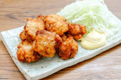 【悲報】死にたいやつ、唐揚げにマヨネーズかけて食べてみろ