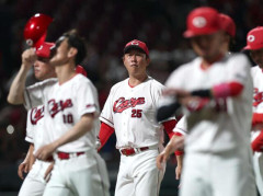 【悲報】広島「一部ファンが例の選手の応援拒否」「コロナ後最低の観客数19004人」「逆転負け」←これ