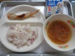 【画像】日本の小学校の給食、ついにここまで落ちる……Σ(ﾟдﾟlll)ｶﾞｰﾝ