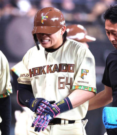 【日本ハム】左手中指負傷の田宮裕涼は打撲　１５日の打席でバットとボールに挟まれるも骨折には至らず　長期離脱は回避か