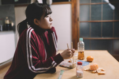 【悲報】日本人の半数以上が生活が苦しい
