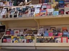 その本屋に入ってはいけない。商品よりも気になるモノが！ → 時間を忘れて出てこれません…