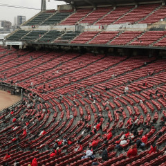 マツダスタジアム異変 ２日連続 観衆２万人割れ コロナ禍除けば１２年ぶり 空席目立つスタンドに「なぜここまで？」   #広島カープ