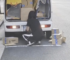 アマゾン女性配達員、荷物を投げまくって炎上wwwwwwwwwwwwwwwwwwwwww
