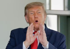 トランプ大統領の肖像入り「1ドル金貨」製造へ　法改正して可能に