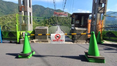 奈良・十津川村、アホがバイクで吊り橋を渡っているSNS投稿を受け、「二輪車通行禁止」看板設置