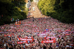 約９万人がノルウェー王宮前に殺到「狂気とも言える光景だ」ソルバッケン監督が祝賀ムードに感激