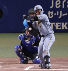 森下翔太(神)、21死球ペース (1シーズン20死球超えたら2018年の中村奨吾以来8年ぶり)