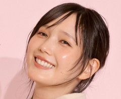⁉️34歳・本田翼　住宅街での大胆な姿にファン騒然  「隠して…」「そんな格好で外出？」「セクシービーム出まくり」 -2chまとめ-