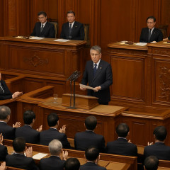 参院本会議で改正皇室典範成立 養子の男性子孫に皇位継承権   |  天皇の気持ち聞かずに法案通しちまったのか