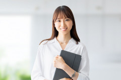 【愕然】女先輩「私3連休は独り身で友達もいなくて悲しいの…」ワイ「ほーん、ワイもですよ。一緒に公園でも行きますか？」⇒結果ww