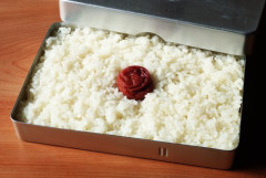 【緊急】日の丸弁当食ったら国旗損壊罪になる模様