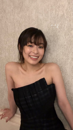 森七菜、裸みたいな格好
