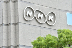 元NHK女子アナ(44)、NHKお天気お姉さん(45)に対抗してスク水姿を披露！！