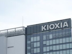 キオクシアHD株、最高値から1カ月弱で半値－時価総額30兆円消失