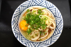 【悲報】ワイ、期待に胸を膨らませて香川旅行に行くも「うどんの味は普通」で泣く