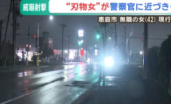 刃物を向けたまま接近する女に警察官が上空へ拳銃を発砲　銃刀法違反の疑いで自称無職の女（42）を逮捕　弾丸は捜索中　北海道恵庭市の路上