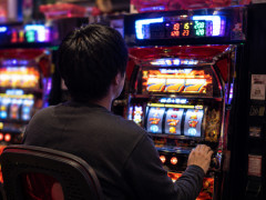 【衝撃】ワイ(27)、年金も健康保険も納めずにパチスロ打ちまくった結果ｗｗｗｗｗ