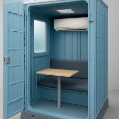 見た目は仮設トイレだけど、中はエアコン付きの休憩スペースでひんやり…電源引くだけで使える優れもの   #積水ハウス |  ベルトも緩めて開けた途端に絶望して漏らす