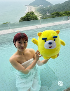 村上佳菜子、露天風呂でバスタオル巻いた“胸元チラリ”なレアショットに反響（画像あり）