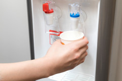 店員「すいませんウォーターサーバーの設置はどうですか？」ワイ「ペットボトルで水買えばいいよね」←これ！