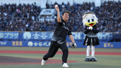 【画像】ピエール瀧さん、ロッテ戦でまさかのノーバン始球式wwwwwwwwww