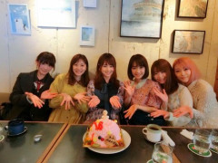 【画像あり】このセクシー女優の集合写真で4人以上わかる奴wwwwwwww