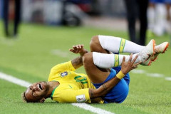 【悲報】サッカーの嫌いな所「すぐ転ぶ」「過剰に痛がる」wwwwwwwwww