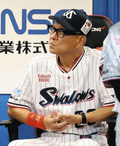 【悲報】ヤクルトスワローズさん、貯金11の首位から借金4の歴史的大失速