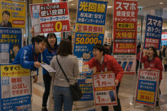 【画像】休日のイオンの入り口のコレ、何とかならないのか？