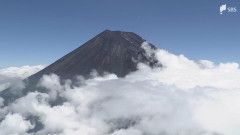 「もう無理です」富士山で84歳の登山者を救助 疲労で動けず...山岳遭難救助隊員が背負って下山