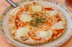 【衝撃画像】サイゼリヤのピザ、日によって全然サイズが違ってたという報告が登場！！　マジで全然違うんだけどｗｗｗｗｗ