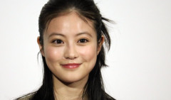 【画像】今田美桜さんの脚、細すぎない健康的スタイルで逆に好感度爆上がりｗｗｗｗ