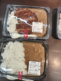 【朗報】コスパ最強一キロカレーが発見される