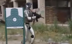 ウクライナで自律人型ロボット兵士、2027年までに試験投入か