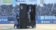 【困惑】大人気Vtuberさん、始球式でまさかの顔バレ疑惑