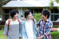 【困惑】X民「大学でゲイを隠して3ヶ月くらい経つけど、友達が可愛すぎて、頭撫でないように耐えるのつらい」