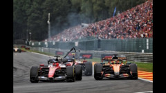 ピアストリ、F1ベルギーGPでのルクレールとの接触の裁定に不満「少なくとも白黒旗は出すべき」