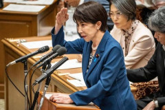 【悲報】高市早苗さん、総理就任後も睡眠0~3時間で休日はアイロンがけをアピール