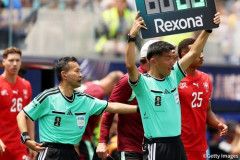 【悲報】日本人審判員さん、W杯3大会連続で主審担当ゼロ・・・・・・・・・