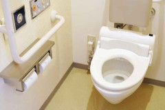 【悲報】コンビニオーナー夫婦がトイレ利用客を脅した疑いで逮捕「何か買え、コンビニ馬鹿にすんな!」