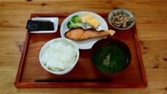 ワイのマッマ「ご飯食べれたかな？」「ご飯自分でよそえるかな？」成人済みワイ「うん…」　これ障害者だと思われてる？マジで嫌