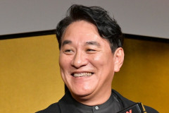 【朗報】ピエール瀧さん、ロッテ戦で始球式に登場→まさかのノーバン投球！