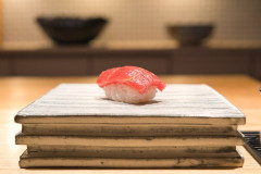マグロの大トロを20貫買ってみたら、6貫超えたあたりで脂がキツくて食えなくなった