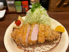 彼女「ごめん。あたしトンカツを端っこからいく人無理なの」
