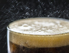 彼女がコーラの炭酸抜いて飲むんやけど