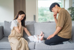 姉「娘のウンチ拭いて」　ワイ「膣にウンチついてるけど？」  姉「中入らないように拭いて」→
