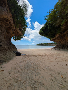【画像】沖縄ってこのレベルの海に人がほんとに居ない