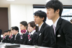 【悲報】「ノリでやった」路上で男性押し倒し財布奪う専門学生2人逮捕