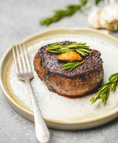 金持ちって毎日ステーキ寿司うな重食えるんだろ？